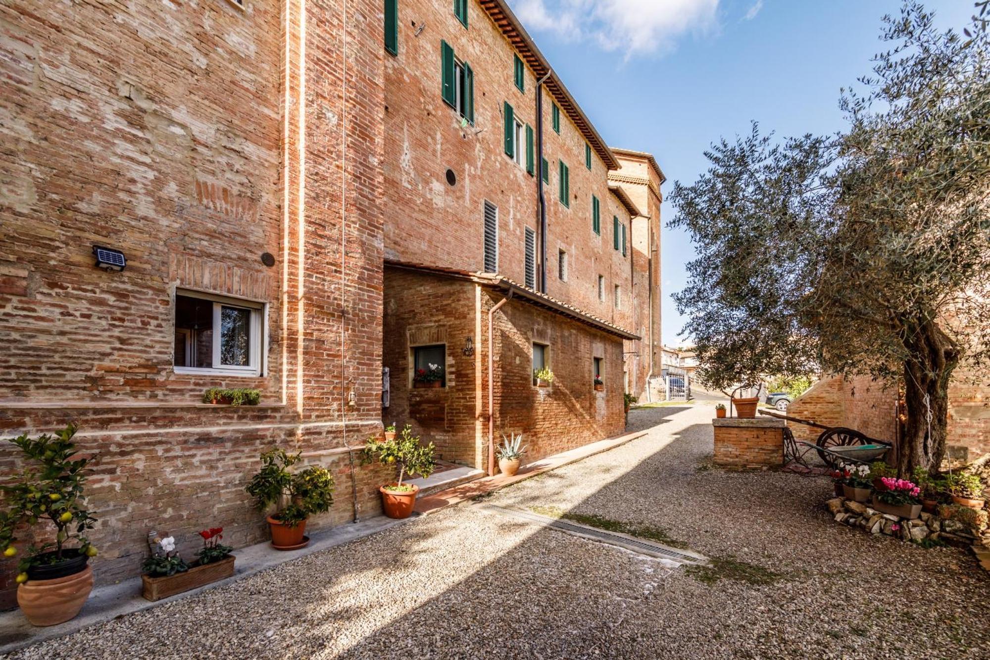 Porta Romana Elegant Apartments With Private Parking! Siena Exterior foto